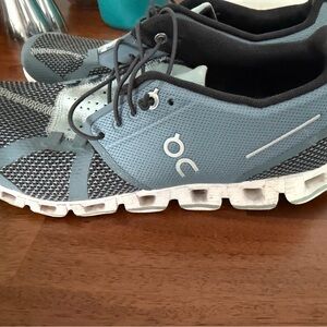 On Clouds Blue Teal size 8.5